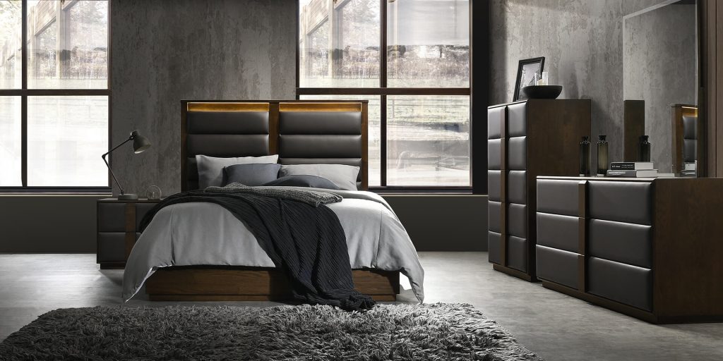 Italian custom wood bedroom furniture set manufactured in Malaysia